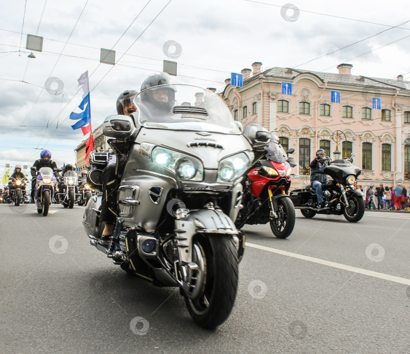 Скачать Байкеры на мотоцикле "Хонда". фотосток Ozero