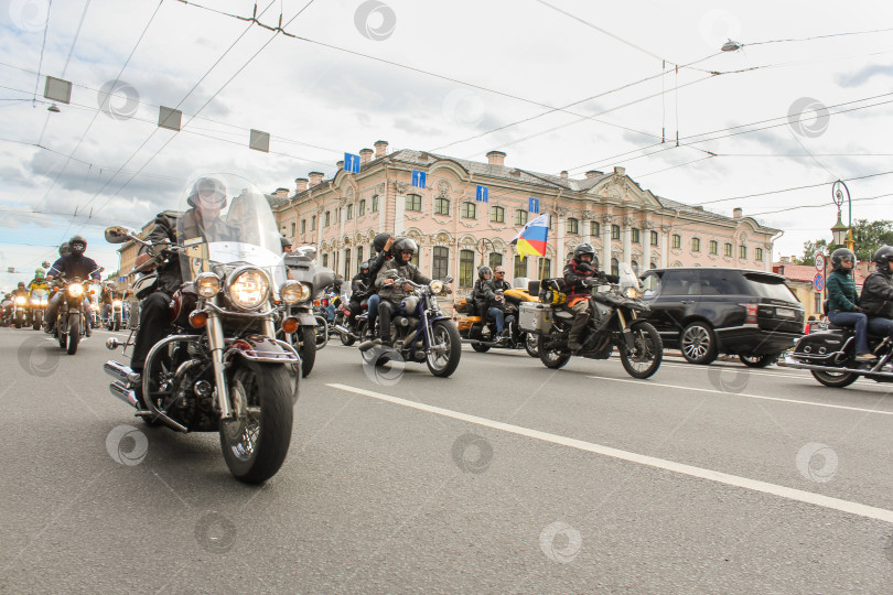 Скачать Парад Harley Davidson на Зеленом мосту Невского проспекта. фотосток Ozero