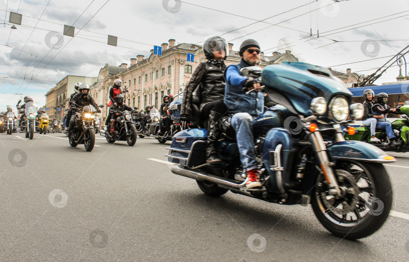 Скачать Парад Harley Davidson на Невском проспекте. фотосток Ozero