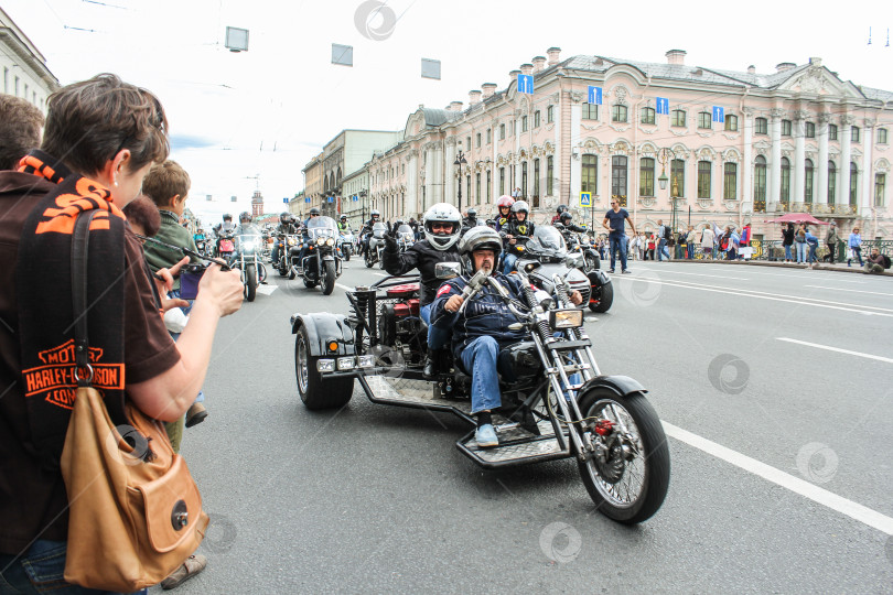 Скачать Байкеры в возрасте на трехколесном велосипеде. фотосток Ozero