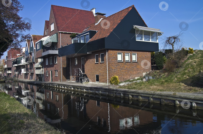 Скачать Новый дом в голландской деревне. фотосток Ozero