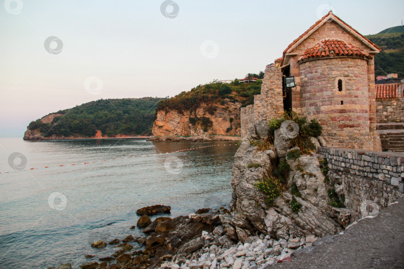 Скачать Старинная крепость на морском побережье фотосток Ozero