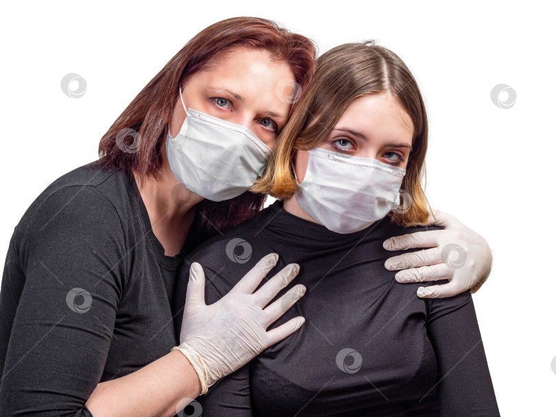 Скачать Девушка и женщина в медицинской защитной маске фотосток Ozero