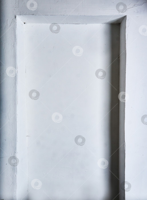 Скачать белая стена на фоне прямоугольной ниши фотосток Ozero