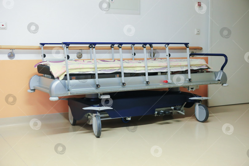 Скачать современная медицинская кровать фотосток Ozero