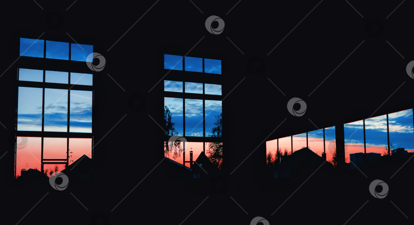 Скачать Вид на ночное небо через окна Ангара фотосток Ozero