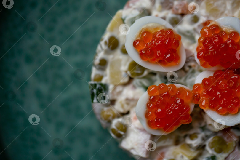 Скачать Перепелиные яйца, фаршированные икрой, для зимнего русского салата фотосток Ozero