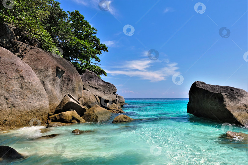Скачать Таиланд. Солнечный день. Удивительное Андаманское море, прозрачная аквамариновая вода. фотосток Ozero