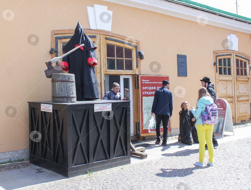 Скачать Музей орудий пыток средневековья в Петропавловской крепости фотосток Ozero