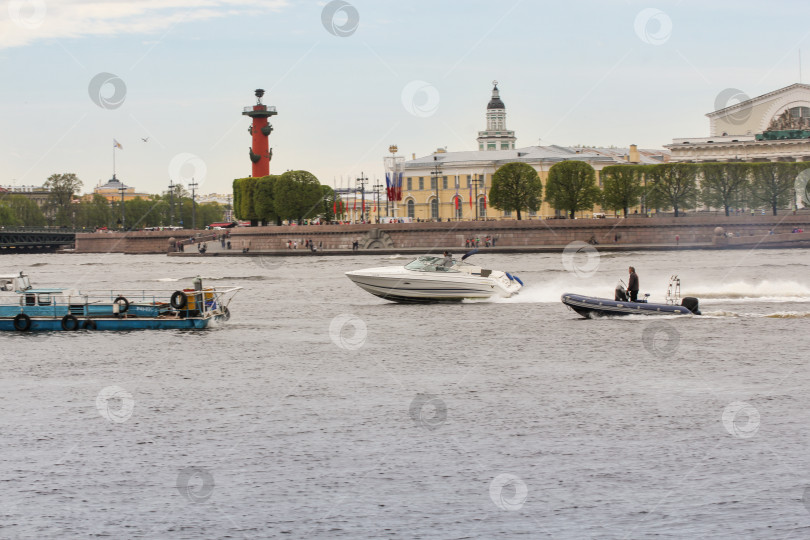 Скачать Скоростной катер в оконечности Васильевского острова. фотосток Ozero