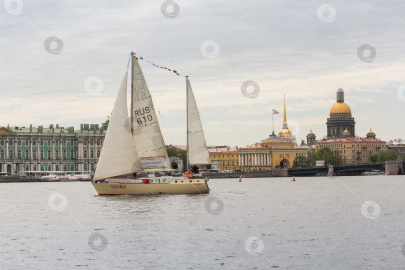 Скачать Яхта на реке Неве. фотосток Ozero