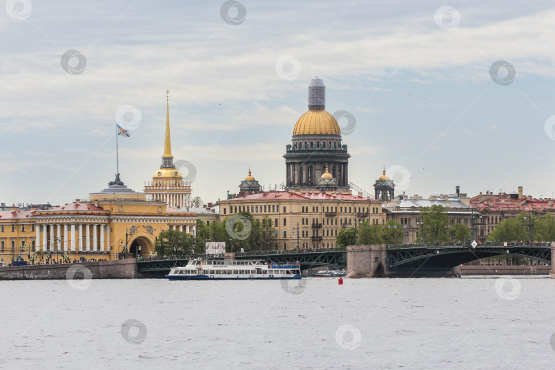 Скачать Адмиралтейская набережная и Дворцовый мост. фотосток Ozero