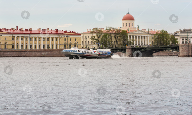 Скачать Речное судно на подводных крыльях. фотосток Ozero