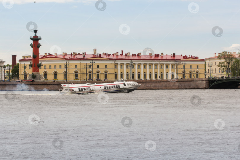 Скачать Река Метеор в оконечности Васильевского острова. фотосток Ozero