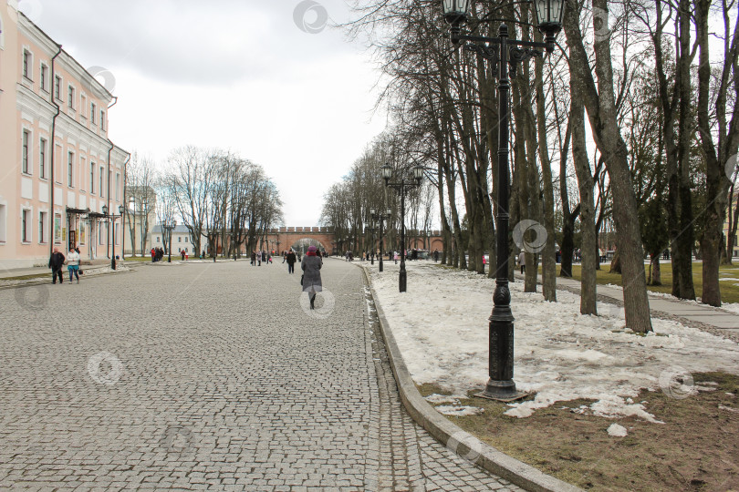 Скачать Территория Новгородского кремля. фотосток Ozero