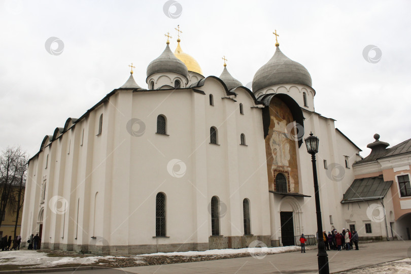 Скачать Группа туристов у Софийского собора. фотосток Ozero