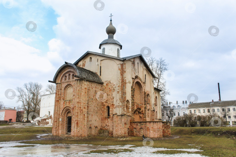 Скачать Кирпичная церковь Параскевы. фотосток Ozero