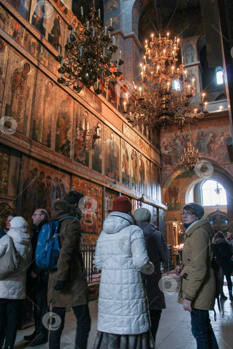 Скачать Люди в главном зале Софийского собора. фотосток Ozero