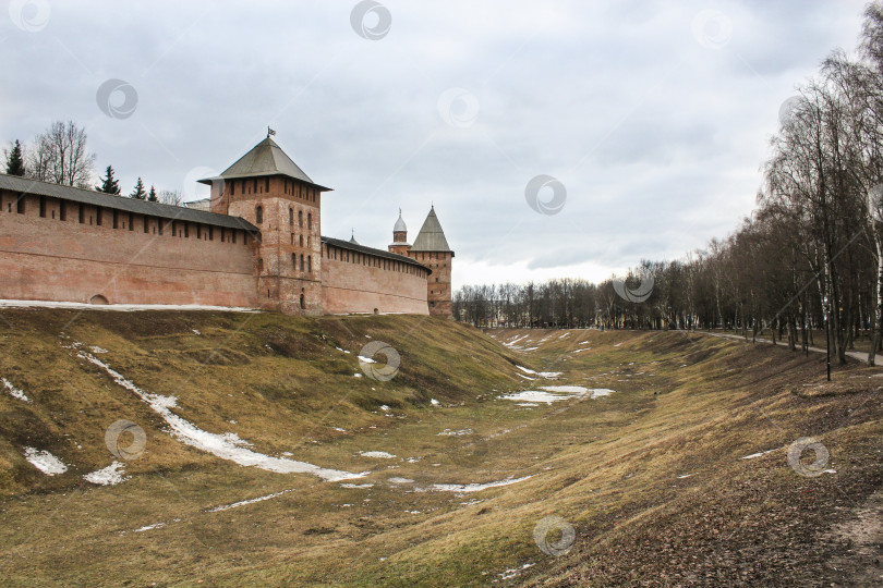 Скачать Парк весной рядом с Кремлем. фотосток Ozero