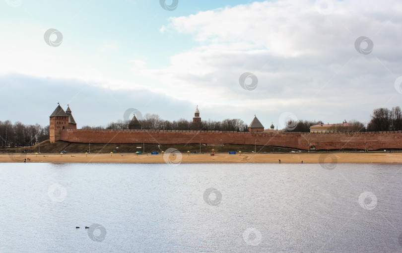 Скачать Новгородский кремль на берегу реки Волхов. фотосток Ozero