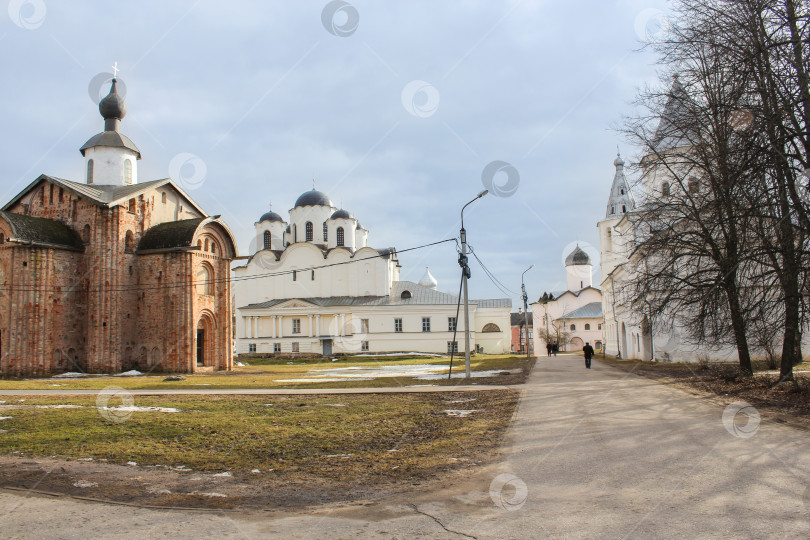 Скачать Ярославов двор в солнечный день. фотосток Ozero