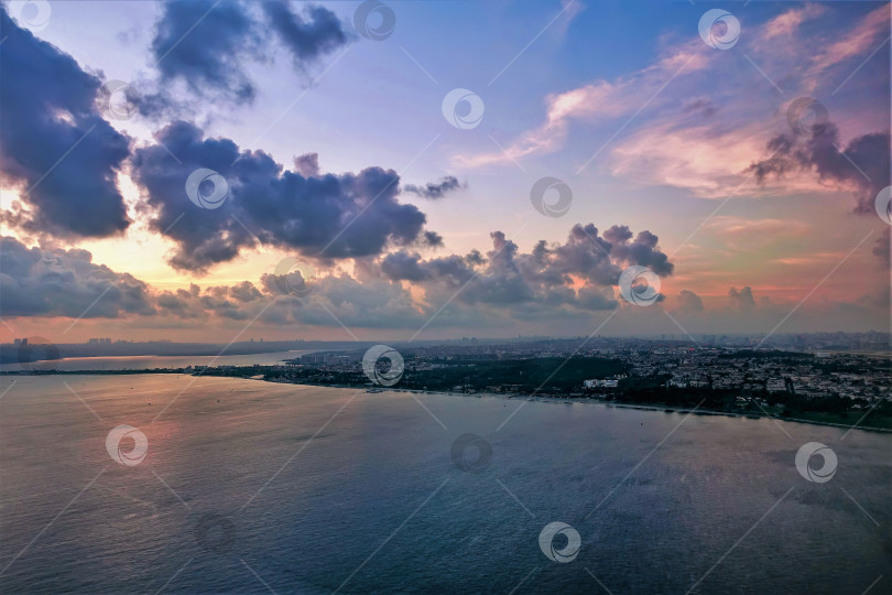 Скачать Потрясающая панорама Босфора и Стамбула с высоты. фотосток Ozero