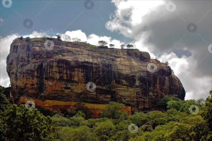 Скачать Удивительная и невероятная гора Сигирия на Шри-Ланке. фотосток Ozero