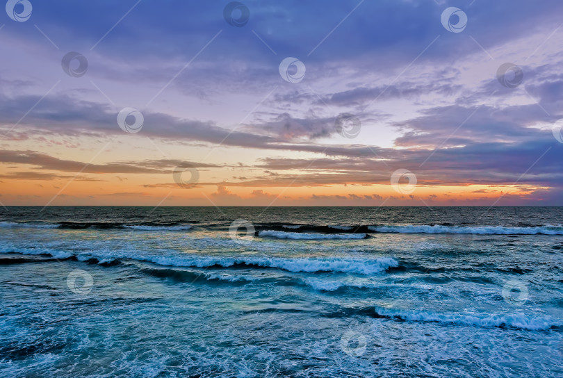 Скачать Волшебный закат над Индийским океаном. фотосток Ozero