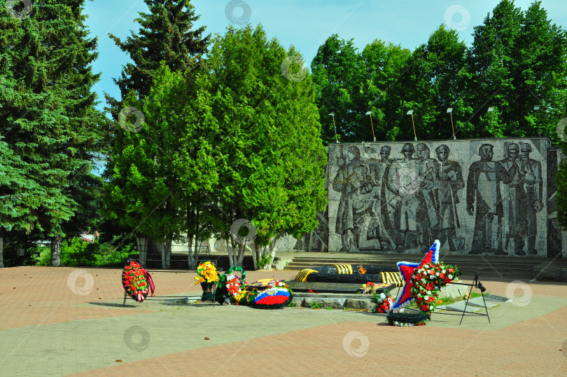 Скачать Памятник и вечный огонь на высоте у Зендиково фотосток Ozero