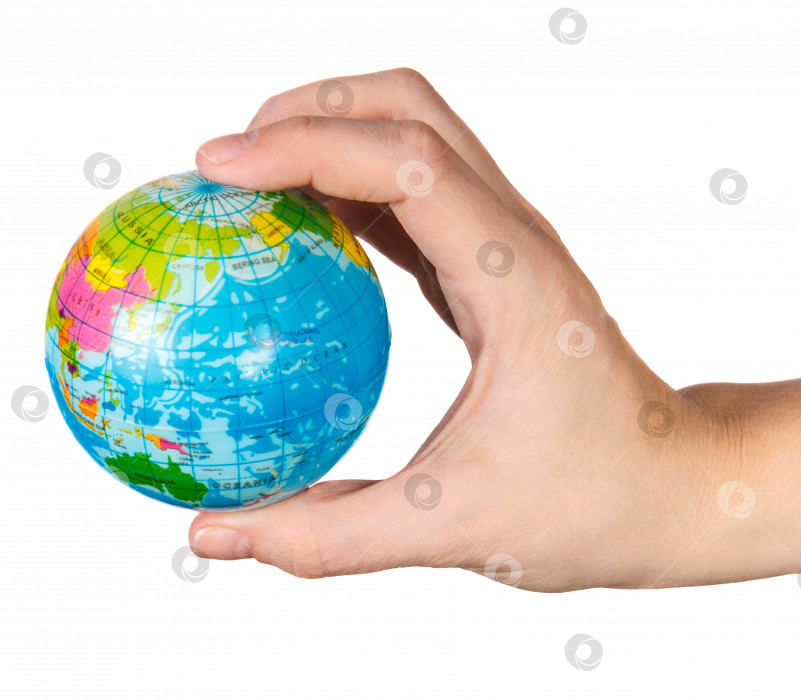 Скачать маленькая модель земного шара в руке девушки на белом фоне фотосток Ozero