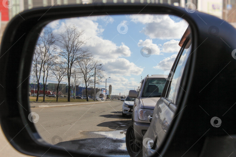 Скачать Отражение городских дорог. фотосток Ozero