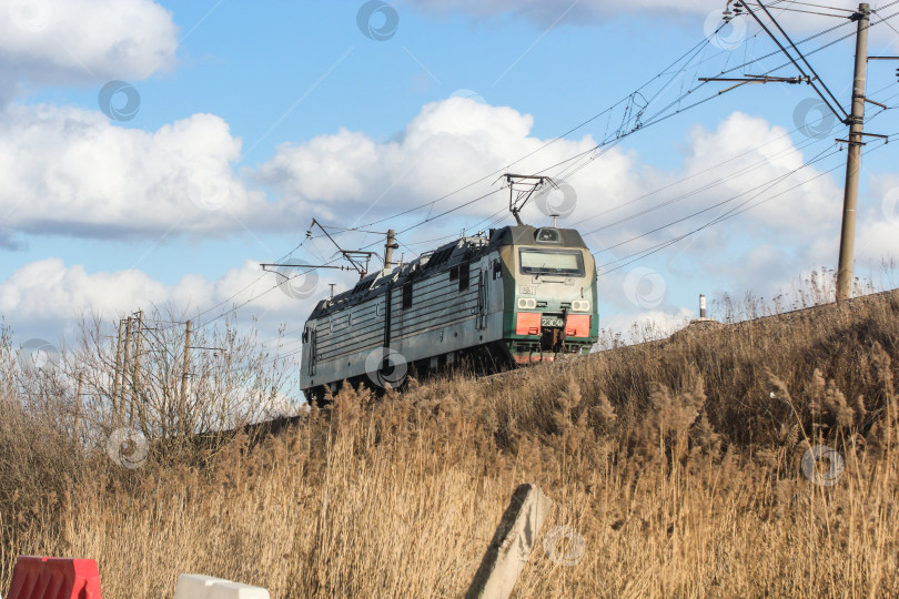 Скачать Локомотив на двух участках железной дороги. фотосток Ozero