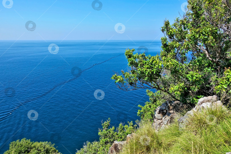 Ярко-бирюзовое Андаманское море и чистое лазурное небо. - Ozero -  российский фотосток