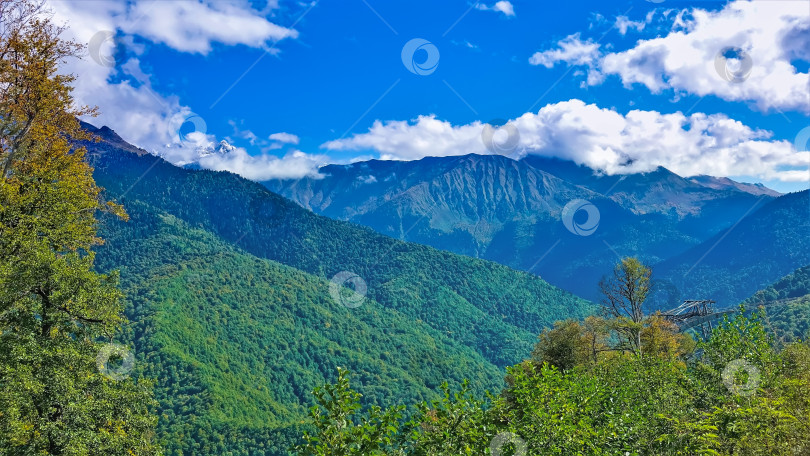 Скачать Кавказские горы ранней осенью. фотосток Ozero