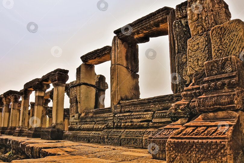 Скачать Руины знаменитого древнего Ангкора. фотосток Ozero