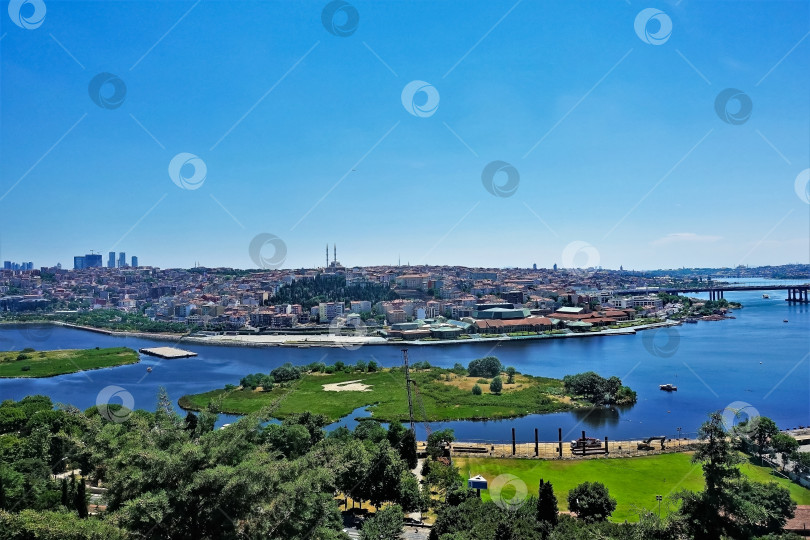 Скачать Панорама Стамбула, летний солнечный день. фотосток Ozero