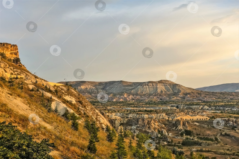 Скачать Пейзаж Каппадокии перед заходом солнца. фотосток Ozero