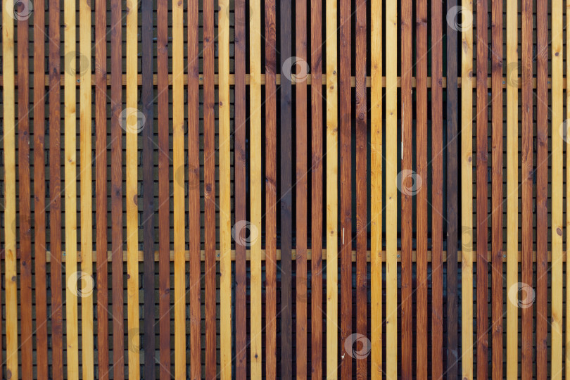Скачать фон симпатичные разноцветные деревянные вертикальные перила забора. фотосток Ozero