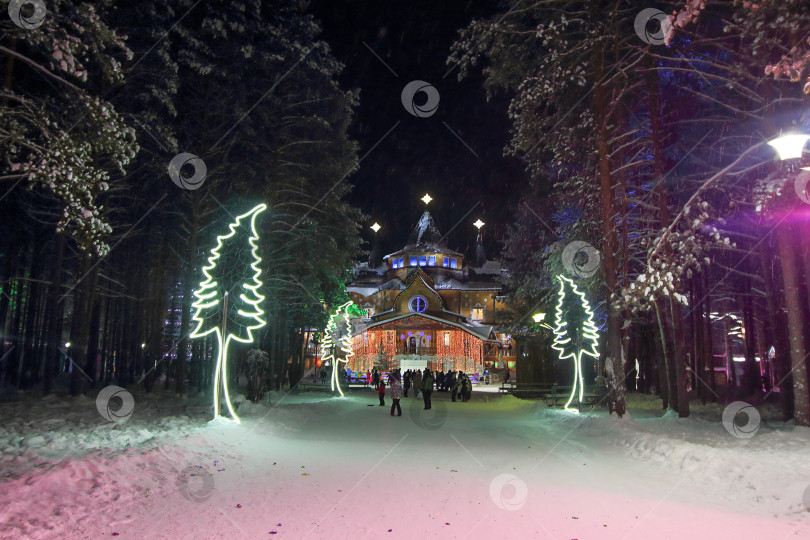Скачать Великий Устюг, Вологодская область, Россия - 6 января 2021, 2021: Резиденция Деда Мороза. фотосток Ozero