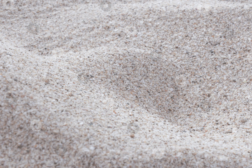 Скачать Абстрактный природный фон из морского песка. Светло-серые обои для отдыха на песчаном пляже. фотосток Ozero