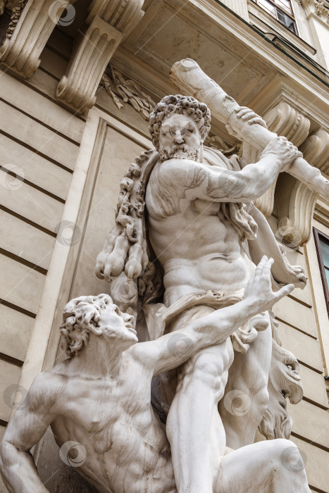 Скачать Статуя Геракла, сражающегося с Антеем в Вене фотосток Ozero