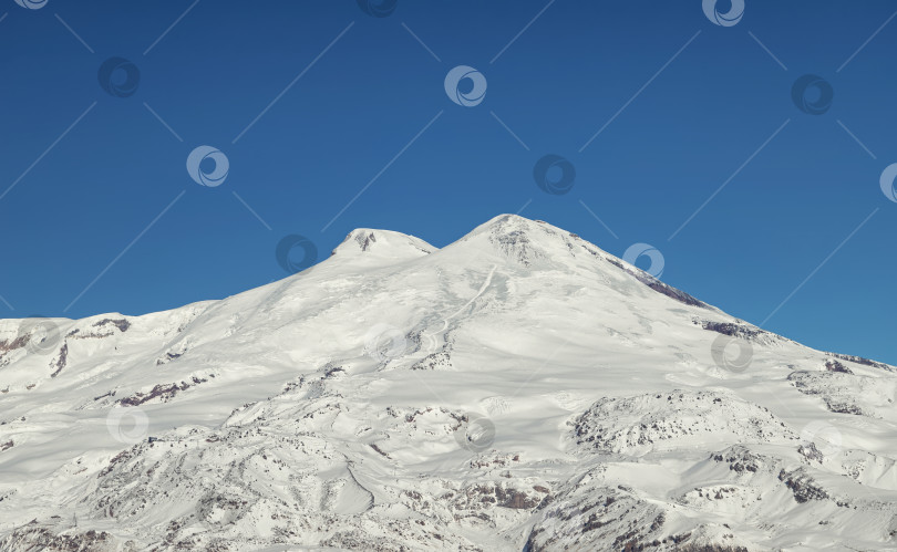 Скачать Вид на Эльбрус с горы Чегет фотосток Ozero