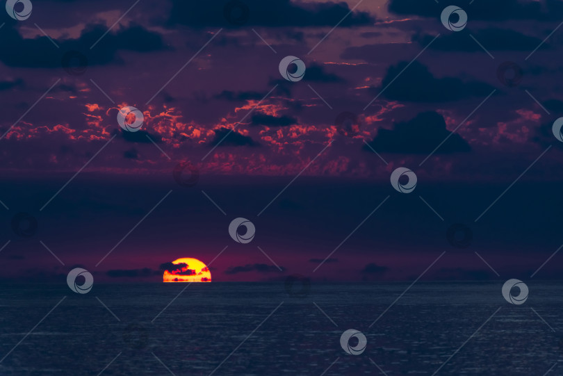 Скачать Закат над океаном фотосток Ozero