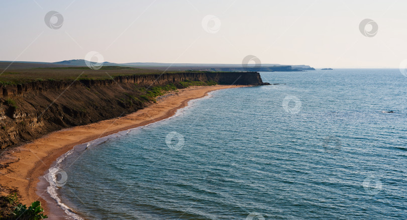 Скачать Пустынный морской берег фотосток Ozero