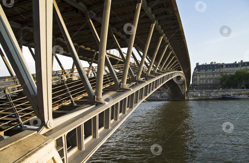 Скачать Пешеходный мост Симоны де Бовуар фотосток Ozero