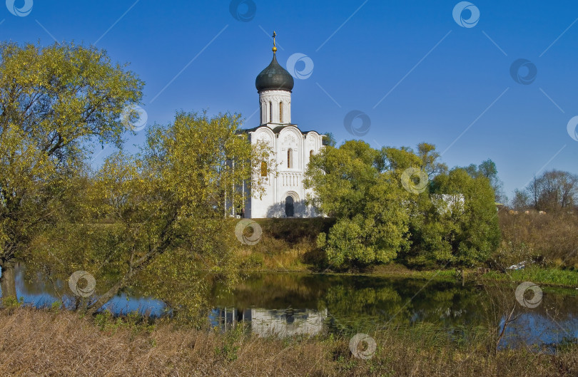 Скачать Церковь Покрова Пресвятой Богородицы на Нерли. фотосток Ozero