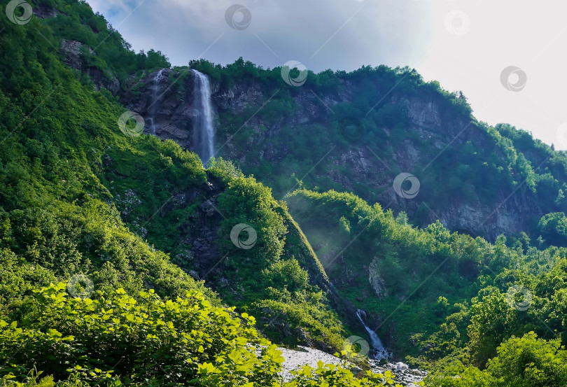 Скачать Водопад Поликарья в горах Кавказа. Россия. Сочи фотосток Ozero