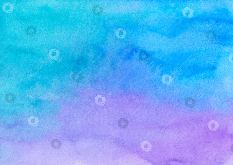 Скачать Акварельная светло-голубая и фиолетовая фоновая живопись в стиле омбре textu фотосток Ozero