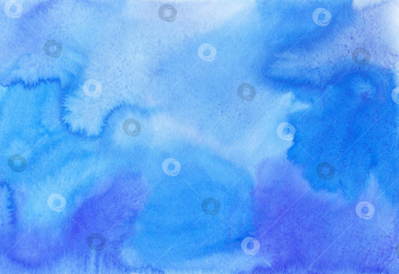 Скачать Абстрактная текстура фона темно-синей акварелью, ручная роспись.  фотосток Ozero