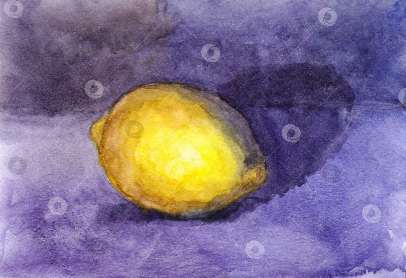 Скачать Акварельный лимонный натюрморт. Желтый лимон на фиолетовом баке фотосток Ozero